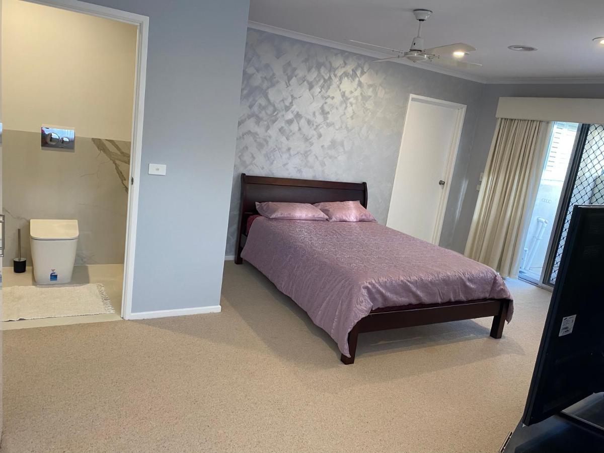 Guest Ensuite 7 Minutes From Airport Мелбърн Екстериор снимка